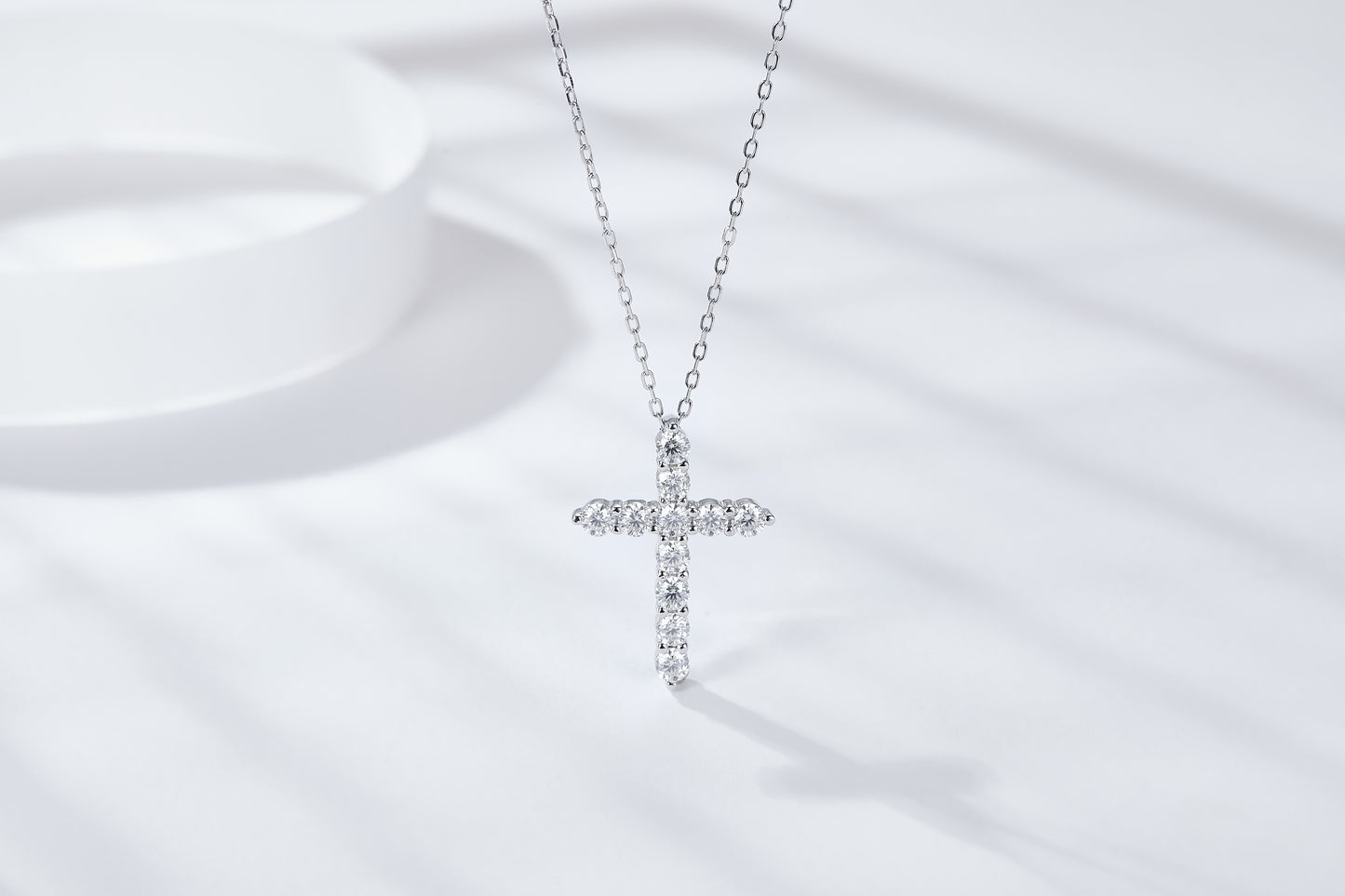 [TW] [#Link 75] Cross Shape S925 Sterling Silver Mossanite Necklace