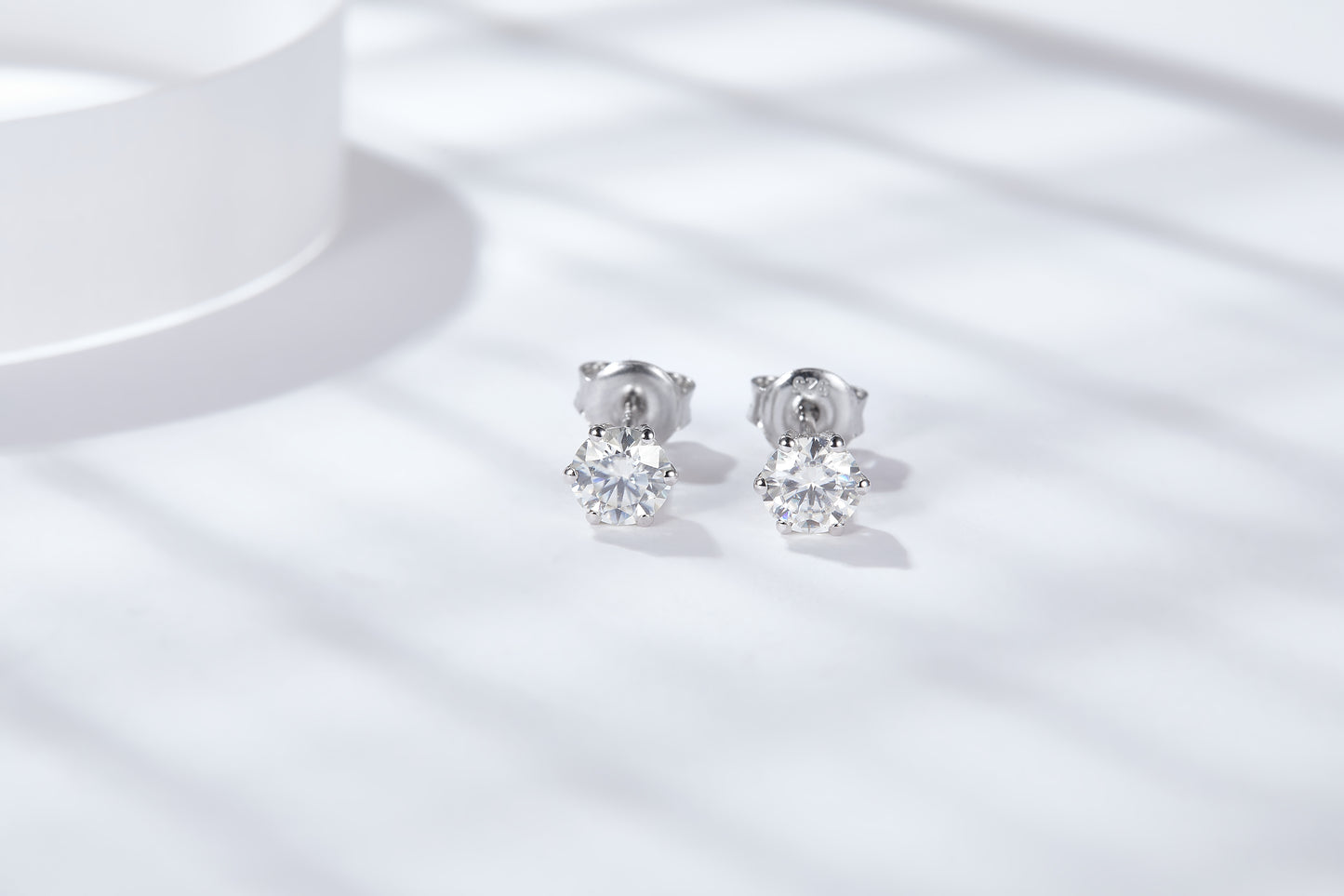 [TW] [#Link 63] 2 Carat Classic Six Claws Round Shape S925 Sterling Silver Mossanite Earrings