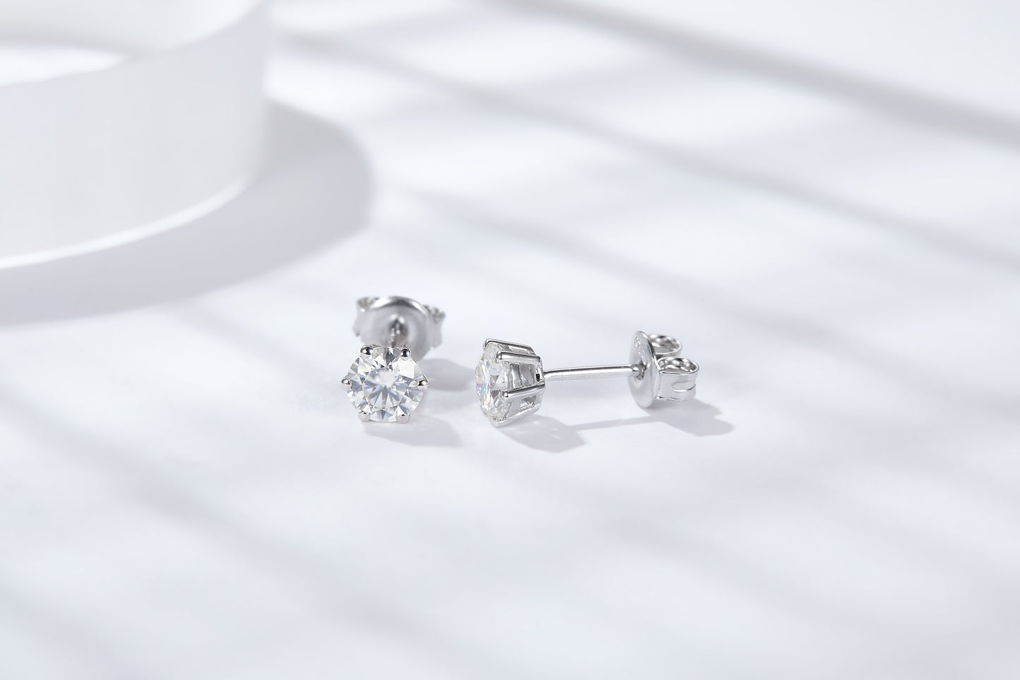 [TW] [#Link 63] 2 Carat Classic Six Claws Round Shape S925 Sterling Silver Mossanite Earrings