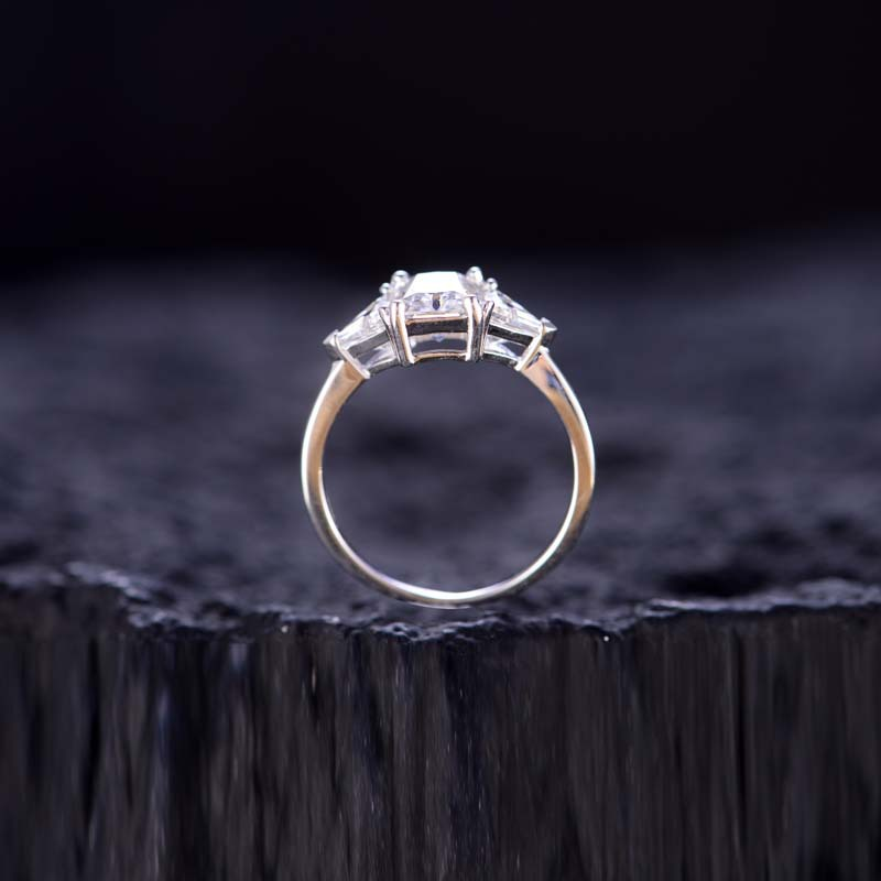 [TW] [#Link 49] 2 Carats Square Shape S925 Sterling Silver Mossanite Ring