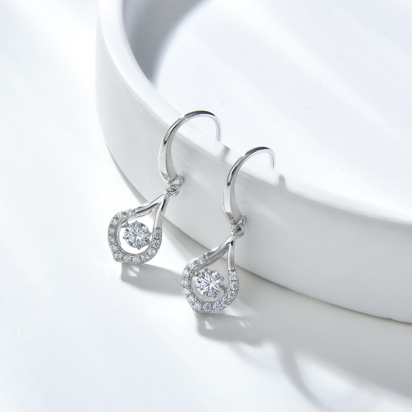 [TW] [#Link 58] Fallen leaves Shape 0.3 Carat S925 Sterling Silver Mossanite Earrings