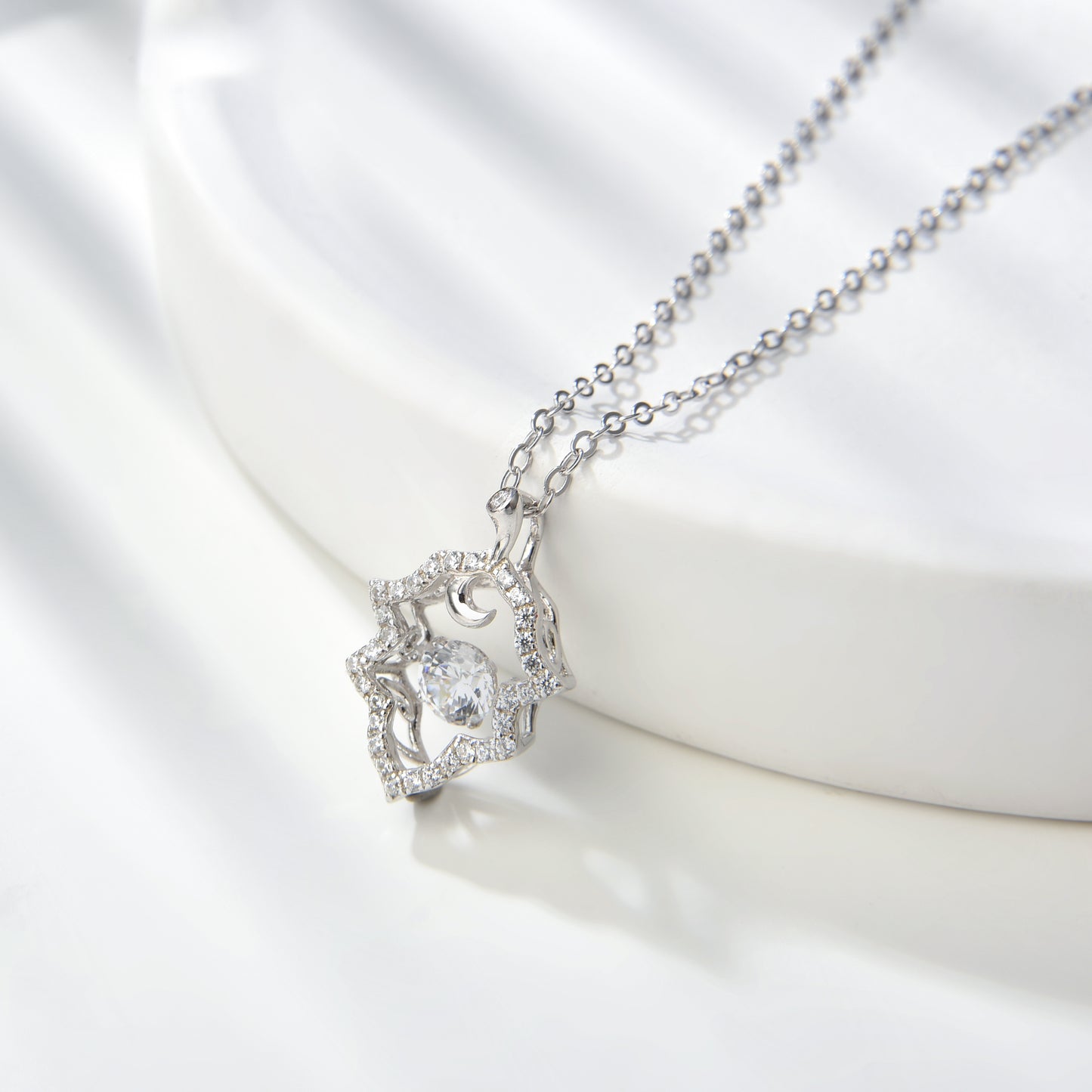 [TW] [#Link 56] Leaf Shape 0.5 Carat S925 Sterling Silver Mossanite Necklace