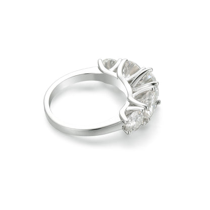 [TW] [#Link 03] 4.2 Carat 5 Stones S925 Sterling Silver Moissanite Ring