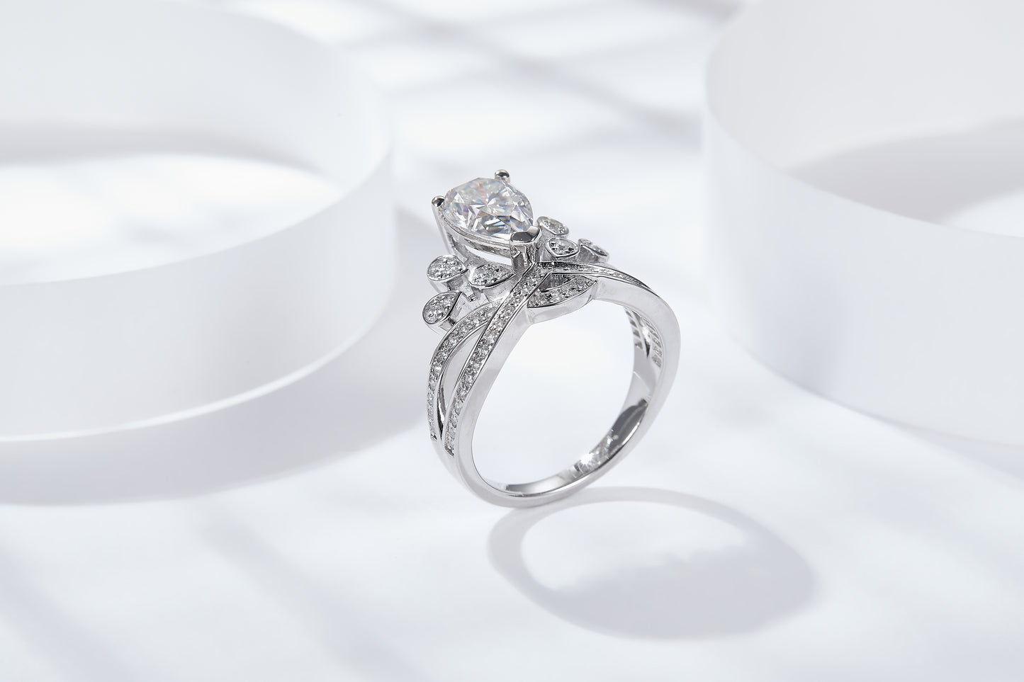 [TW] [#Link 14] 1.5 Carats Elegant Crown Ring S925 Sterling Silver Moissanite Ring